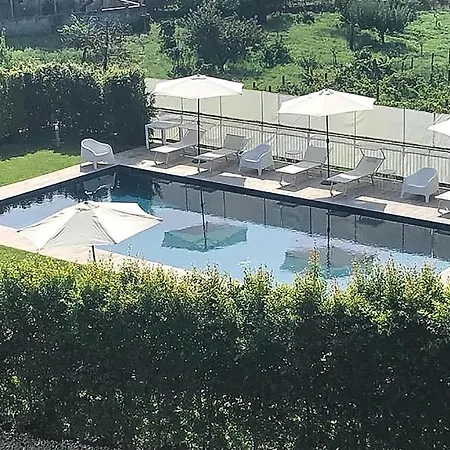 In With Outdoor Swimming Pool Vakantiehuis